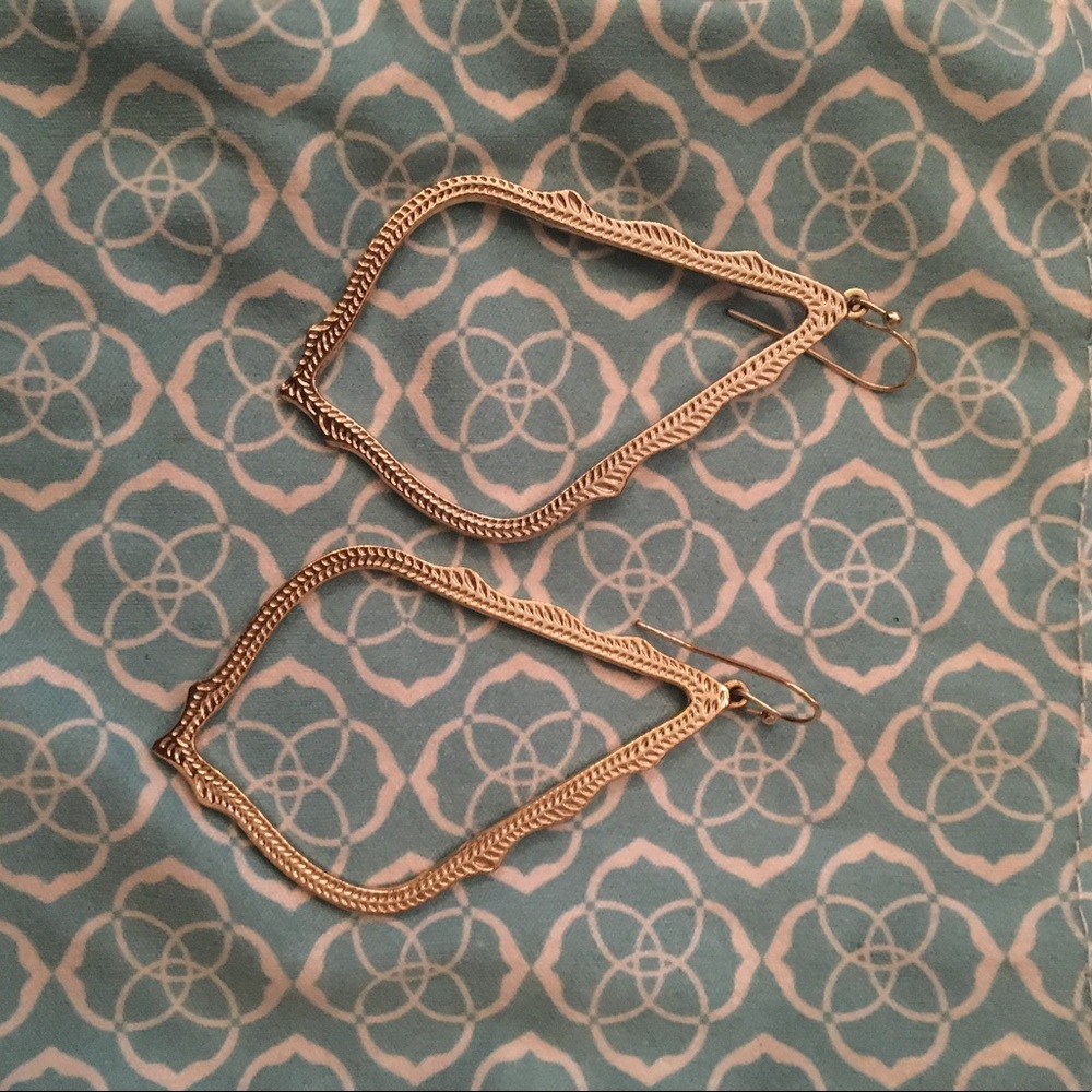 Kendra Scott Sophee drop earrings in gold